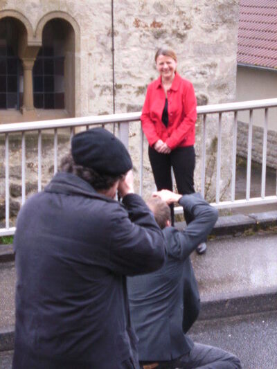 Annette Sawade vor der Presse